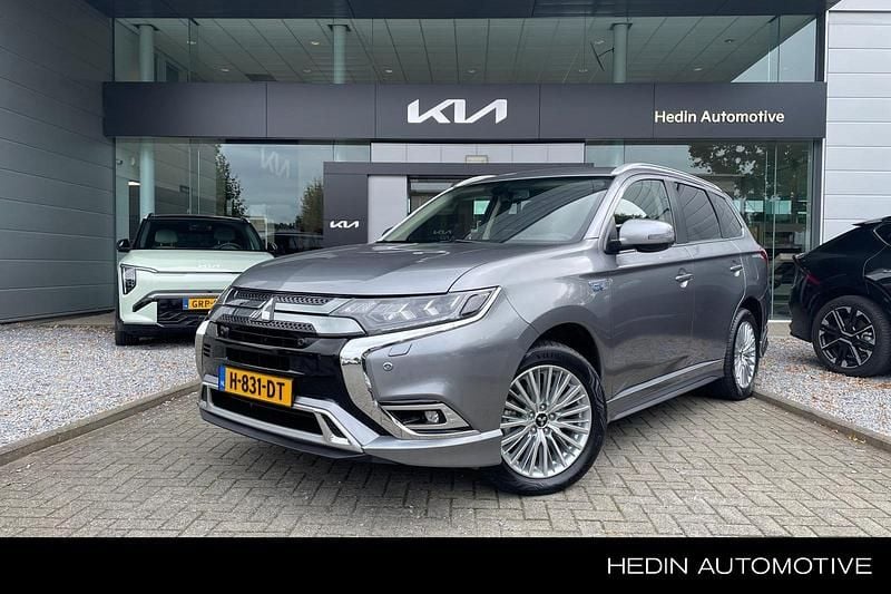 Grijs, metallic lak Gebruikt 2020 Mitsubishi Outlander P-HEV Intense SUV | € 21.750 (Eerlijke prijs) - Afbeelding 1/4