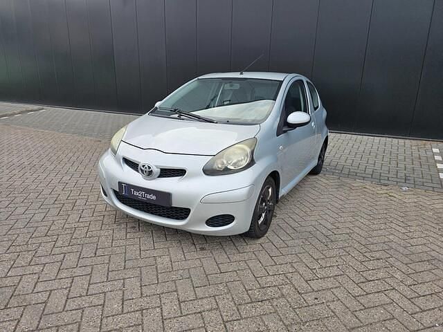 Grijs Gebruikt 2010 Toyota Aygo Comfort Hatchback | € 1.995 (Eerlijke prijs) - Afbeelding 1/4