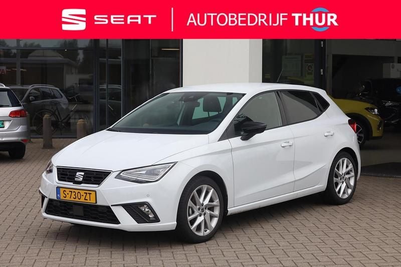 Wit, metallic lak Gebruikt 2023 Seat Ibiza Business Hatchback | € 22.950 (Duur) - Afbeelding 1/4