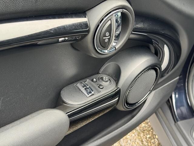 Occasion Mini Cooper Essential 136 PK (100 kW) 2024 Blauw (metallic) Hatchback