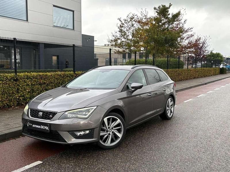 Grijs Gebruikt 2015 Seat Leon ST FR Stationwagen | € 13.950 (Goede deal) - Afbeelding 1/4