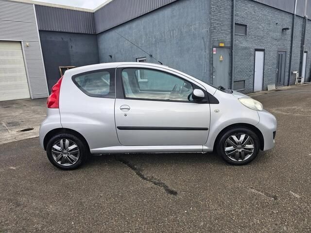 Occasion Peugeot 107 68 PK (50 kW) 2009 Grijs Hatchback