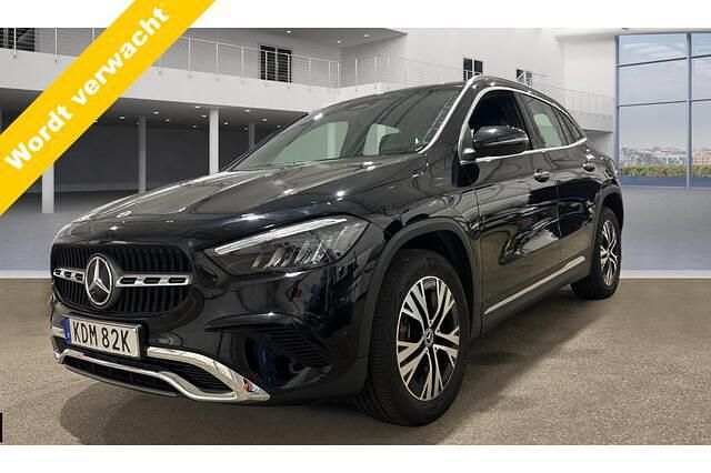 Zwart (metallic) Gebruikt 2024 Mercedes GLA250 Business SUV | € 40.900 (Goede deal) - Afbeelding 1/4