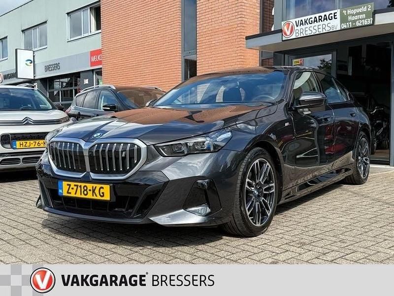 Grijs Gebruikt 2024 BMW i5 Sedan | € 51.995 - Afbeelding 1/4