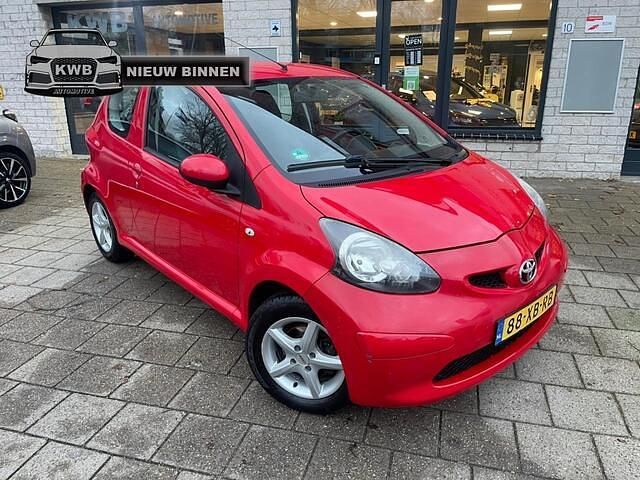 Rood Gebruikt 2007 Toyota Aygo Hatchback | € 1.950 (Eerlijke prijs) - Afbeelding 1/4
