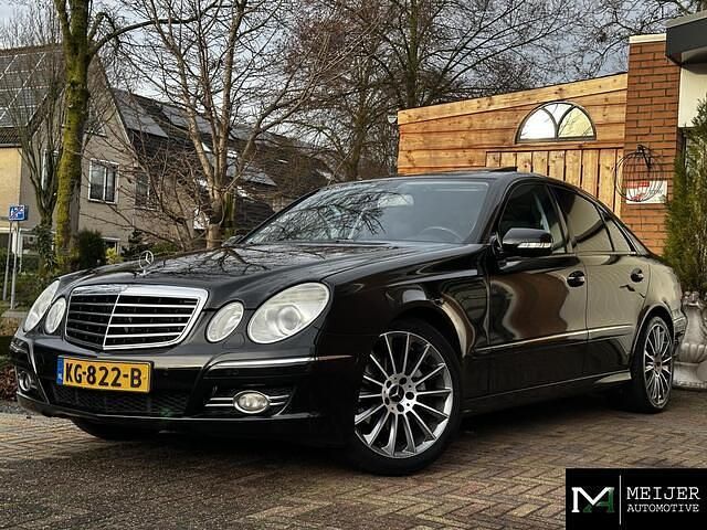 Zwart Gebruikt 2009 Mercedes E300 Avantgarde Sedan | € 7.450 - Afbeelding 1/4