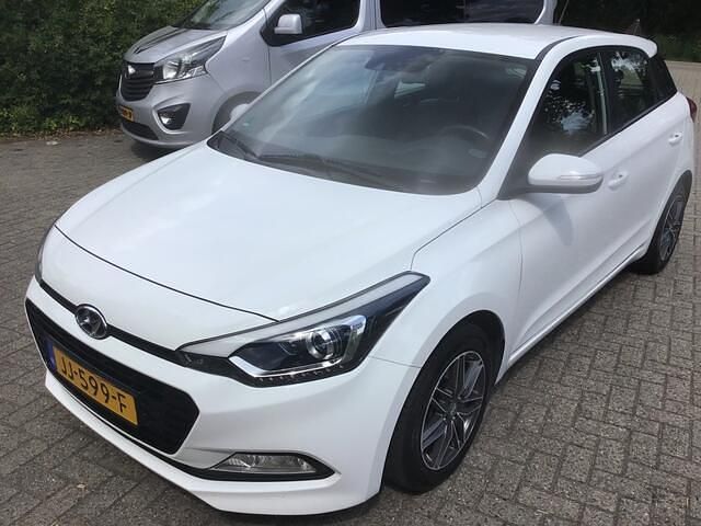Wit Gebruikt 2016 Hyundai i20 Comfort Hatchback | € 6.700 (Eerlijke prijs) - Afbeelding 1/4
