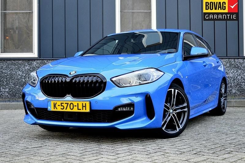 Blauw Gebruikt 2021 BMW 118 M Sport Hatchback | € 24.950 (Eerlijke prijs) - Afbeelding 1/4