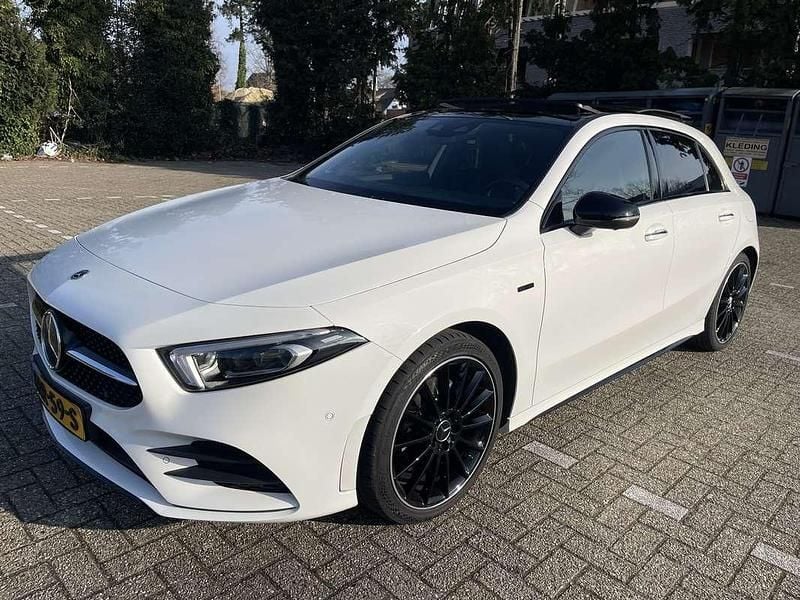 Wit Occasion 2021 Mercedes A250 AMG Stationwagen | € 30.750 (Eerlijke prijs) - Afbeelding 1/4