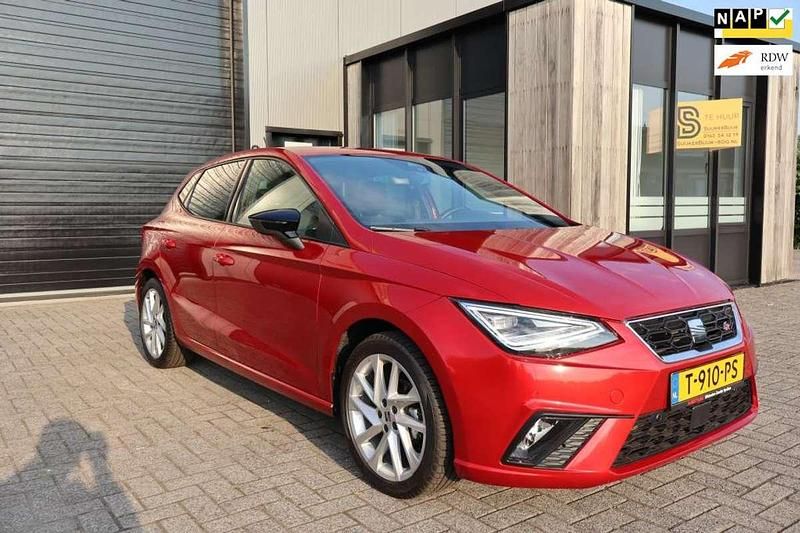 Rood Gebruikt 2023 Seat Ibiza FR Sport Hatchback | € 23.500 (Iets duurder) - Afbeelding 1/4