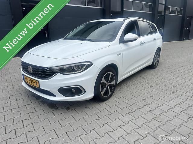 Wit Gebruikt 2018 Fiat Tipo Business Hatchback | € 4.999 (Goede deal) - Afbeelding 1/4