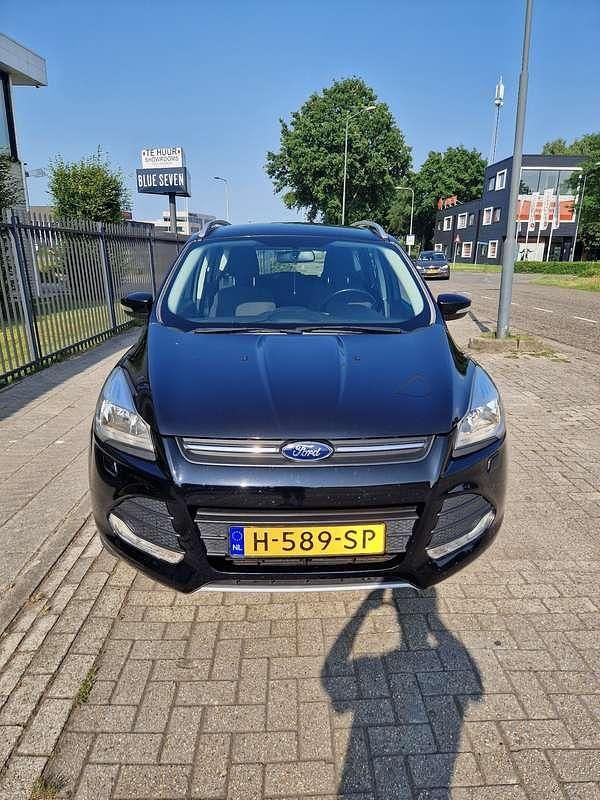 Zwart Gebruikt 2015 Ford Kuga Titanium SUV | € 9.500 (Goede deal) - Afbeelding 1/4