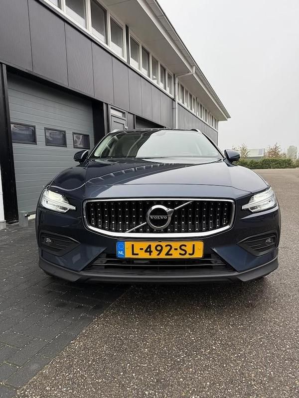 Occasion Volvo V60 CC Pro 252 PK (185 kW) 2021 Blauw Stationwagen