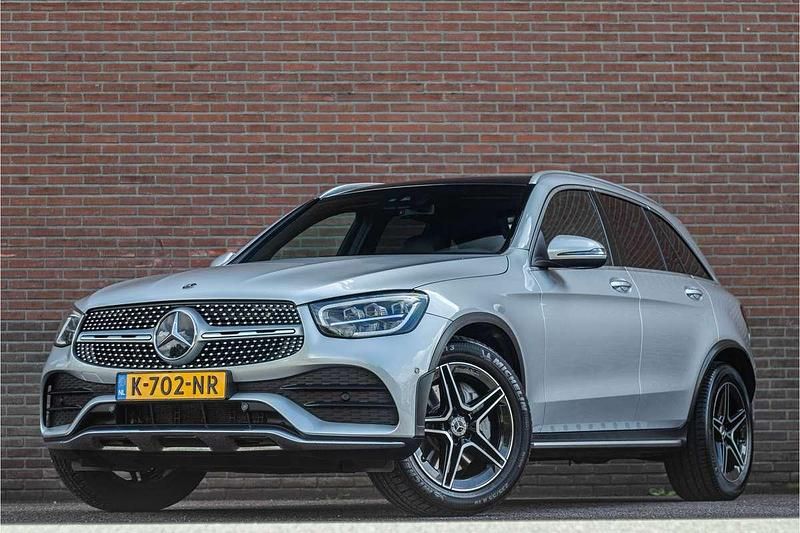 Grijs Gebruikt 2020 Mercedes GLC300 AMG line SUV | € 45.950 - Afbeelding 1/4