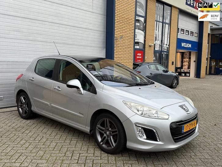 Grijs Gebruikt 2013 Peugeot 308 Sportium Hatchback | € 6.950 (Eerlijke prijs) - Afbeelding 1/4