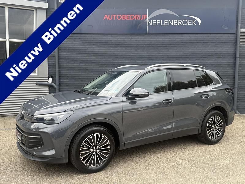 Zwart, metallic lak Occasion 2024 VW Tiguan Edition SUV | € 37.950 (Goede deal) - Afbeelding 1/4