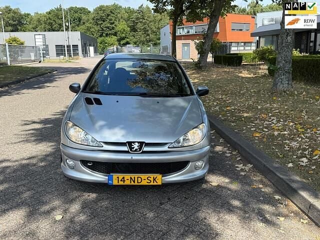 Grijs Gebruikt 2003 Peugeot 206 Quiksilver Hatchback | € 799 (Goede deal) - Afbeelding 1/4