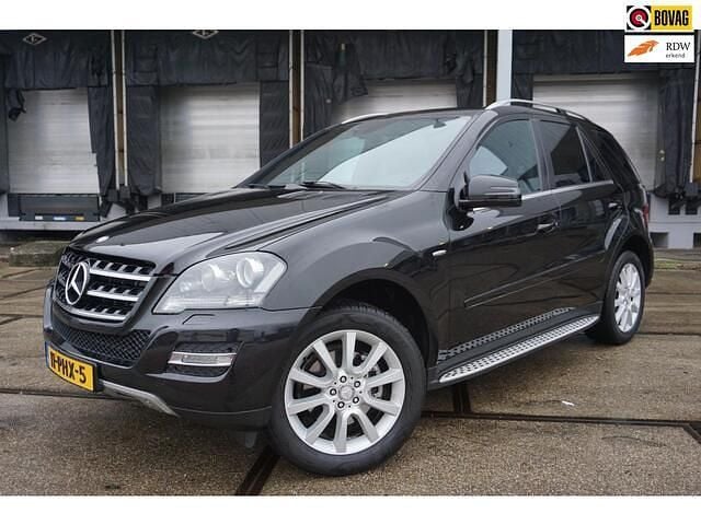 Zwart (metallic) Occasion 2011 Mercedes 350 SUV | € 18.495 - Afbeelding 1/4