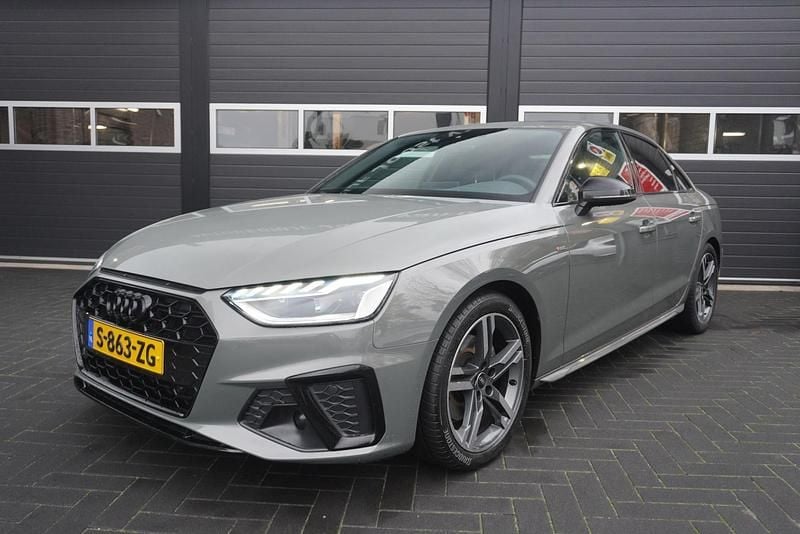 Grijs Gebruikt 2023 Audi A4 S-Line Sedan | € 32.500 (Super prijs) - Afbeelding 1/4