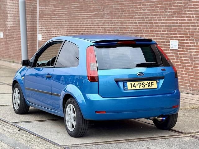 Occasion Ford Fiesta Futura 101 PK (74 kW) 2004 Blauw Hatchback
