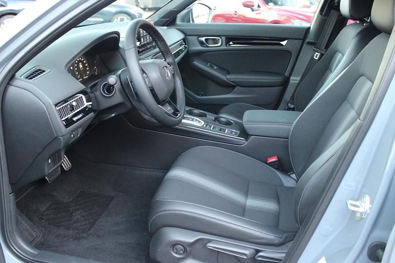 Nieuw Honda Civic Elegance 143 PK (105 kW) 2025 Grijs (metallic) Hatchback