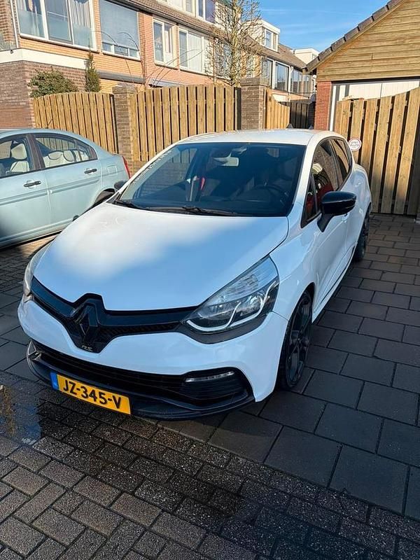 Occasion 2015 Renault Clio IV R.S. | € 13.000 (Eerlijke prijs) - Afbeelding 1/4