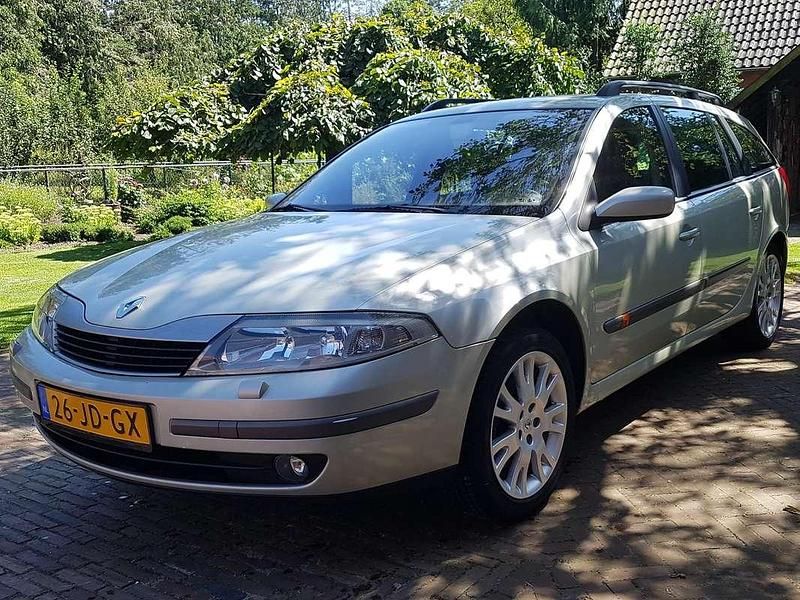 Groen Gebruikt 2002 Renault Laguna II Expression Stationwagen | € 1.000 - Afbeelding 1/4