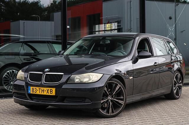 Zwart Gebruikt 2006 BMW 318 Stationwagen | € 1.450 - Afbeelding 1/4