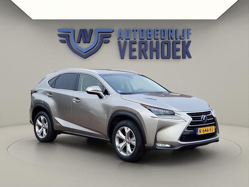 Grijs (metallic) Occasion 2015 Lexus NX300h President Line SUV | € 23.900 (Eerlijke prijs) - Afbeelding 1/4