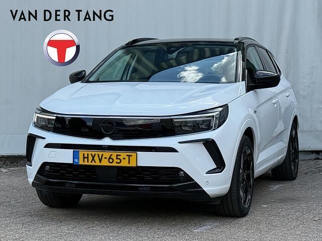 Wit, metallic lak Gebruikt 2023 Opel Grandland X GSe SUV | € 27.895 (Eerlijke prijs) - Afbeelding 1/4