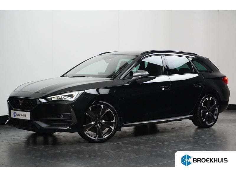 Zwart Gebruikt 2023 Cupra Leon VZ Stationwagen | € 30.895 (Eerlijke prijs) - Afbeelding 1/4