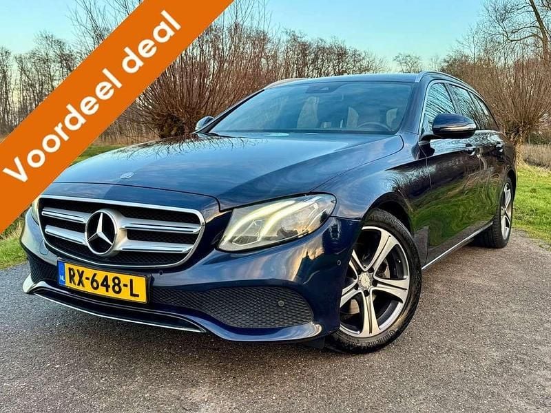 Blauw, metallic lak Occasion 2018 Mercedes E200 Business Stationwagen | € 19.950 (Super prijs) - Afbeelding 1/4