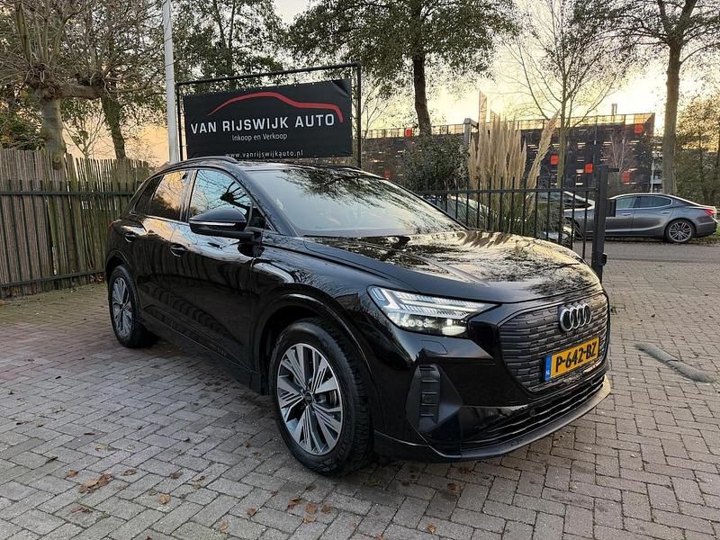 Zwart Gebruikt 2022 Audi Q4 e-tron SUV | € 21.690 (Super prijs) - Afbeelding 1/4