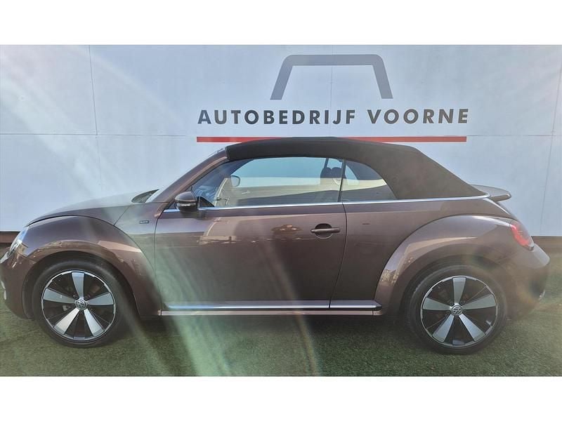 Bruin Occasion 2016 VW Beetle Design Cabriolet | € 16.950 (Eerlijke prijs) - Afbeelding 1/4