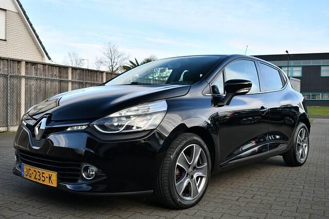 Zwart (metallic) Occasion 2016 Renault Clio IV Night&Day Hatchback | € 7.950 (Eerlijke prijs) - Afbeelding 1/4