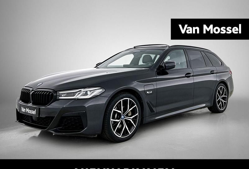 Grijs Gebruikt 2023 BMW 530e Executive Stationwagen | € 41.900 (Eerlijke prijs) - Afbeelding 1/4