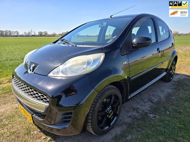 Zwart Gebruikt 2012 Peugeot 107 Hatchback | € 3.499 (Eerlijke prijs) - Afbeelding 1/4