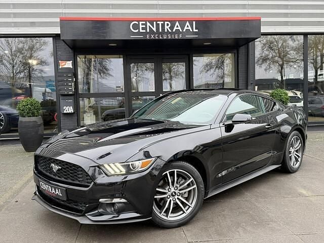 Zwart (metallic) Occasion 2015 Ford Mustang Fastback Coupé | € 33.950 (Iets duurder) - Afbeelding 1/4