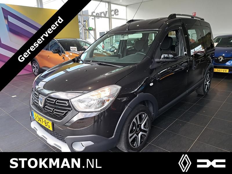 Zwart Gebruikt 2018 Dacia Dokker Stepway Van | € 15.900 (Duur) - Afbeelding 1/3
