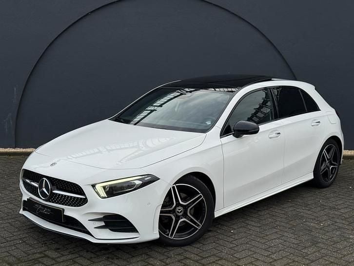 Wit Gebruikt 2021 Mercedes A180 Premium Plus Hatchback | € 21.950 (Goede deal) - Afbeelding 1/4