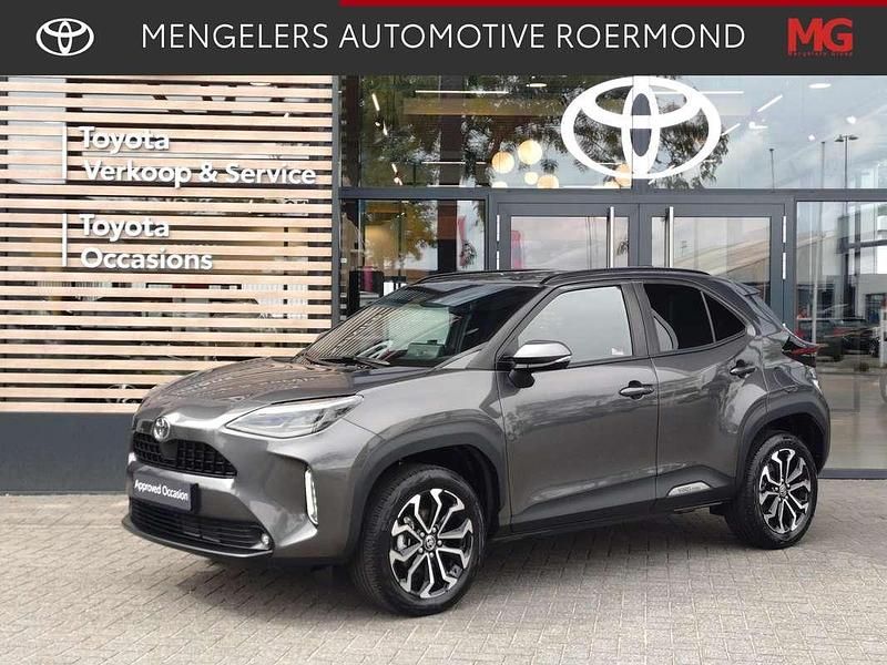 Grijs, metallic lak Gebruikt 2024 Toyota Yaris Hybrid Edition MPV | € 30.950 (Duur) - Afbeelding 1/4