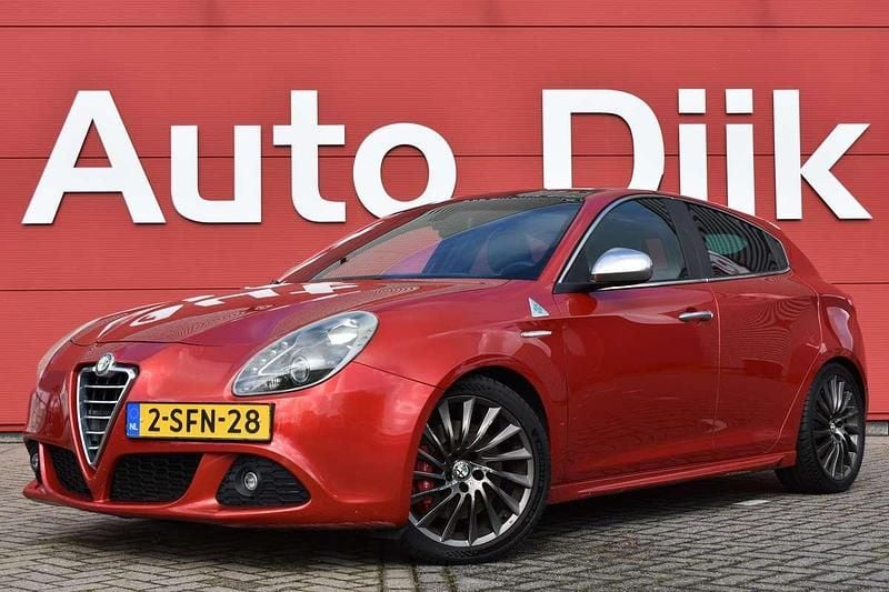 Rood Gebruikt 2013 Alfa Romeo Giulietta Business Hatchback | € 7.750 (Eerlijke prijs) - Afbeelding 1/4