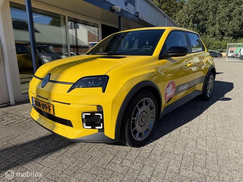 Geel Nieuw 2025 Renault R5 Evolution Hatchback | € 25.900 - Afbeelding 1/4