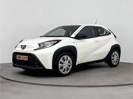 Wit Gebruikt 2023 Toyota Aygo Play Hatchback | € 16.780 (Goede deal) - Afbeelding 1/3