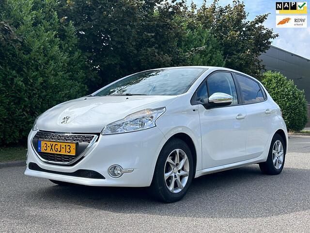 Wit Gebruikt 2014 Peugeot 208 Style Hatchback | € 5.950 (Eerlijke prijs) - Afbeelding 1/4