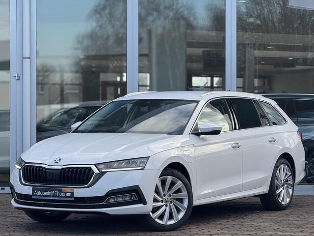 Wit Nieuw 2024 Skoda Octavia Style Stationwagen | € 37.650 (Iets duurder) - Afbeelding 1/4