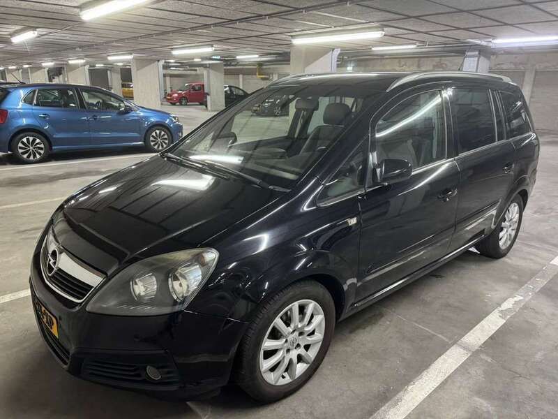 Zwart Gebruikt 2006 Opel Zafira Cosmo MPV | € 1.950 (Goede deal) - Afbeelding 1/4
