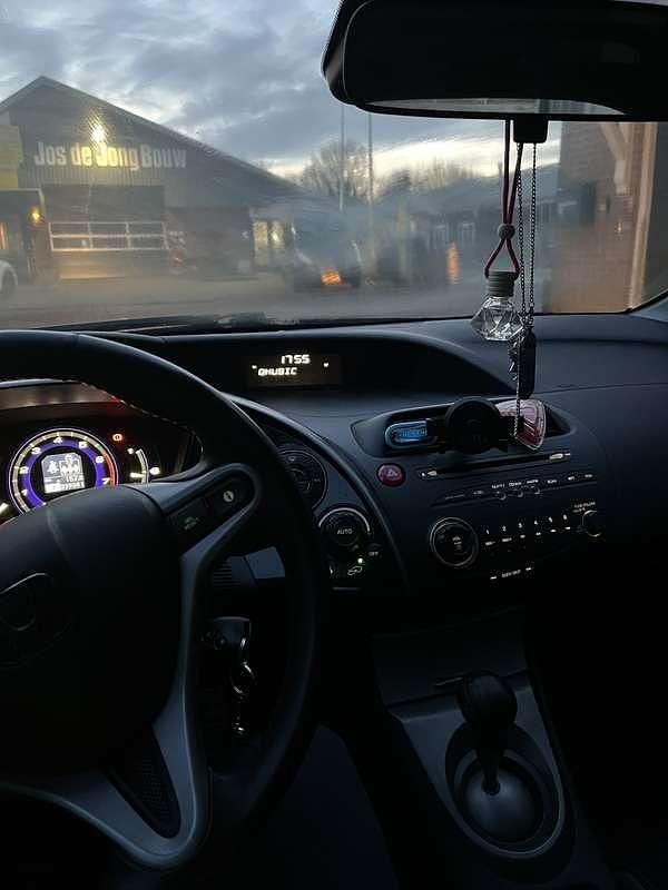 Gebruikt 2006 Honda Civic Sedan | € 2.600 (Eerlijke prijs) - Afbeelding 1/4