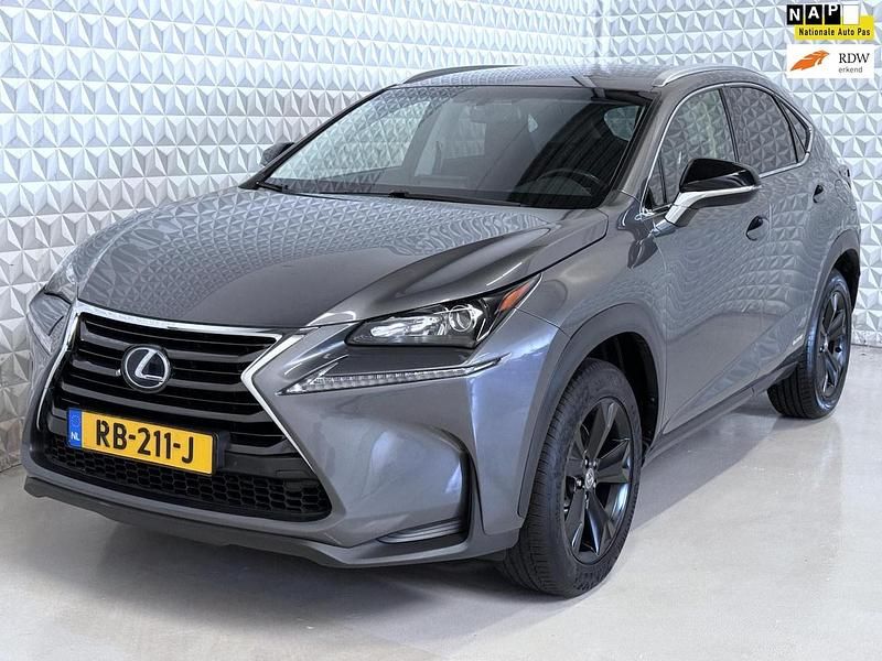 Grijs (metallic) Gebruikt 2017 Lexus NX300h Sport Line SUV | € 24.999 (Eerlijke prijs) - Afbeelding 1/4