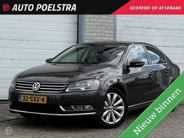 Bruin Gebruikt 2012 VW Passat Highline Sedan | € 10.950 (Eerlijke prijs) - Afbeelding 1/4